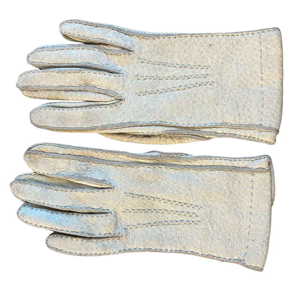 Vintage White Gloves Appropriate Size Medium 100% Seide material soft a subtle